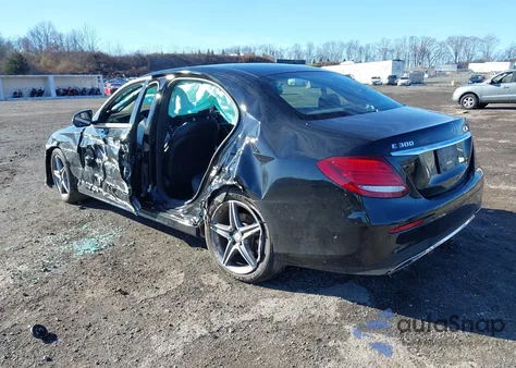 2017 Mercedes-Benz E 300 4Matic z USA, uszkodzony, nr VIN WDDZF4KB9HA017628